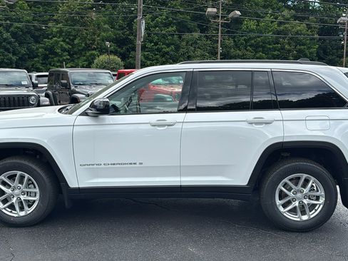 New 2026 Jeep Grand Cherokee Laredo X AWD/4WD image 9
