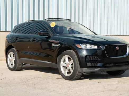 Used 2017 Jaguar F-PACE Premium image 5