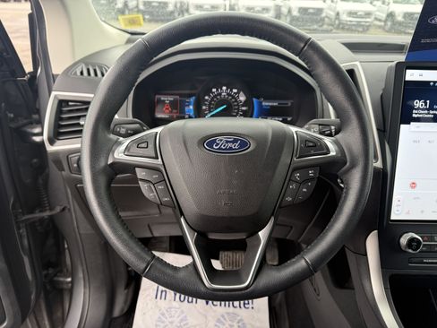 Used 2024 Ford Edge SEL w/ Sport Appearance Package image 12