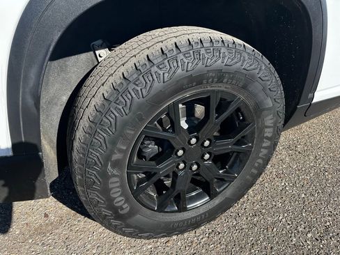 Used 2024 GMC Acadia AT4 w/ Super Cruise Package image 11