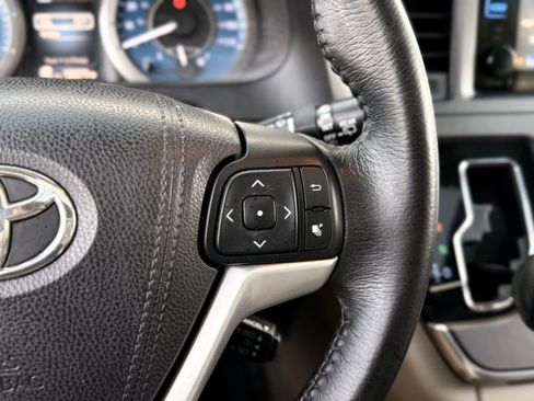 Used 2017 Toyota Sienna XLE Premium image 33