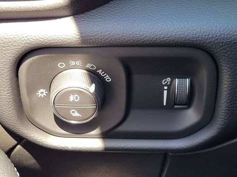 New 2026 RAM 2500 Big Horn AWD/4WD image 12