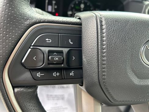 Used 2025 Toyota 4Runner SR5 AWD/4WD image 25