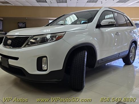 Used 2014 Kia Sorento LX FWD image 2