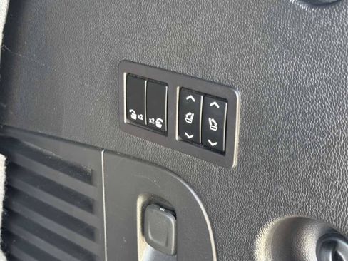 Used 2018 Cadillac Escalade Platinum AWD/4WD image 10