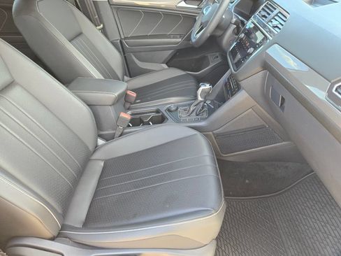 Used 2024 Volkswagen Tiguan SE AWD/4WD image 9