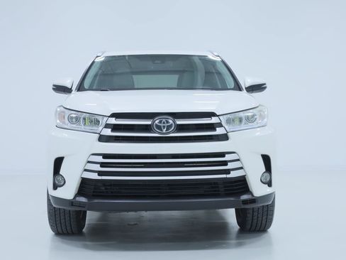 Used 2017 Toyota Highlander XLE image 2