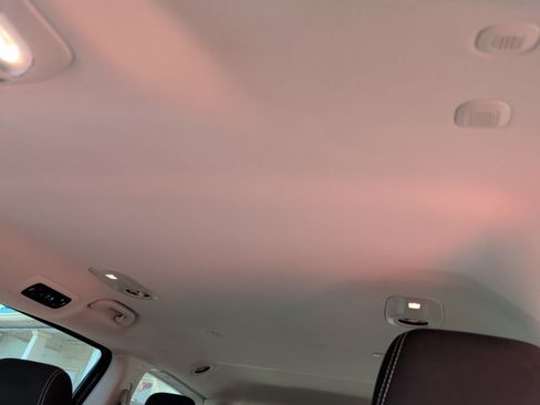 Used 2023 Chrysler Voyager LX FWD image 25