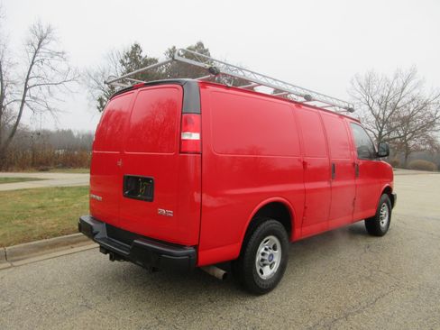 Used 2019 GMC Savana 3500 w/ Driver Convenience Package image 8