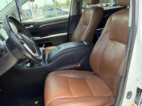 Used 2018 Toyota Highlander Limited FWD image 4