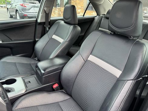 Used 2014 Toyota Camry SE FWD image 12