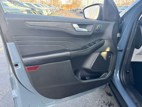 Used 2025 Ford Escape Platinum image 27