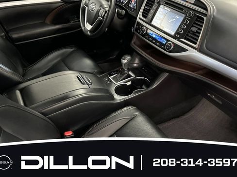 Used 2018 Toyota Highlander XLE w/ Carpet Mat Package (TMS) FWD image 17