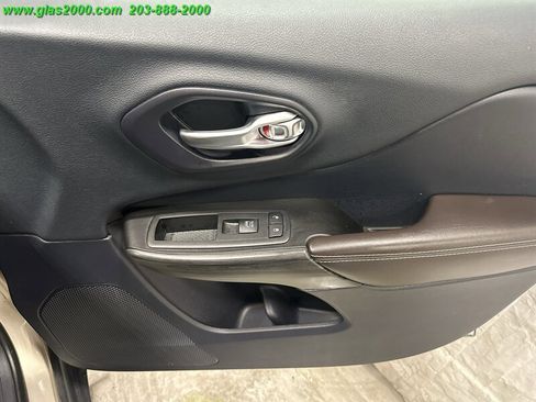 Used 2014 Jeep Cherokee Limited AWD/4WD image 26