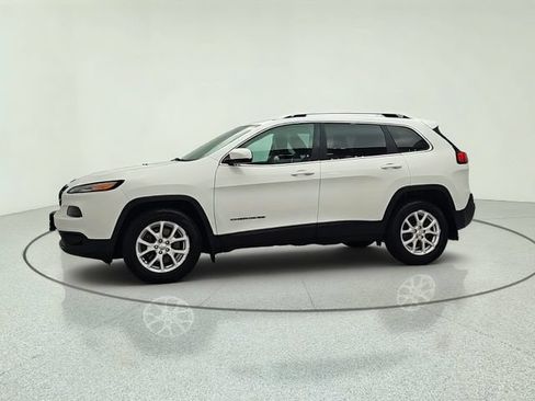 Used 2017 Jeep Cherokee Latitude w/ True North Edition AWD/4WD image 3