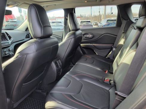 Used 2019 Jeep Cherokee Trailhawk image 23