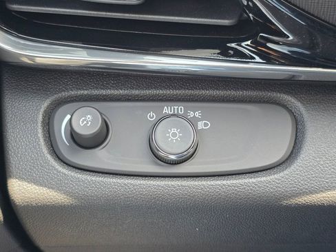 New 2026 Buick Envista Avenir FWD image 18