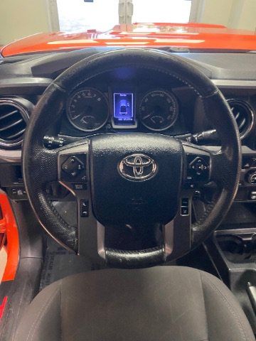 Used 2018 Toyota Tacoma TRD Sport AWD/4WD image 19