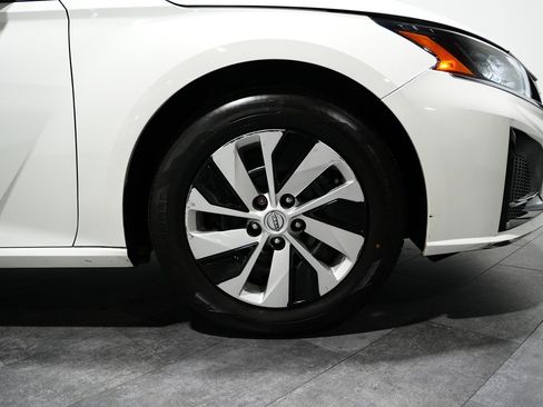 Used 2024 Nissan Altima 2.5 S image 6