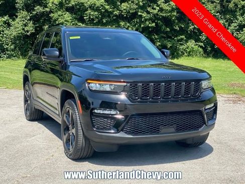 Used 2023 Jeep Grand Cherokee Limited w/ Black Appearance Package AWD/4WD image 1