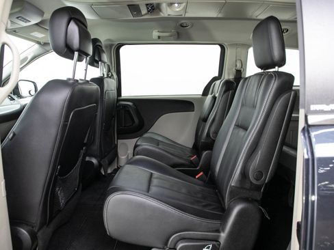 Used 2013 Chrysler Town & Country Touring FWD image 16
