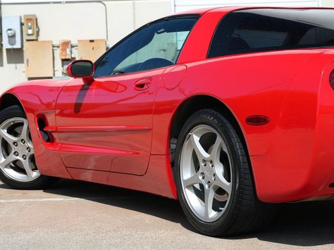 Used 2004 Chevrolet Corvette Coupe w/ Preferred Equipment Group RWD image 23