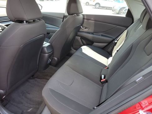 Used 2025 Hyundai Elantra SE FWD image 10