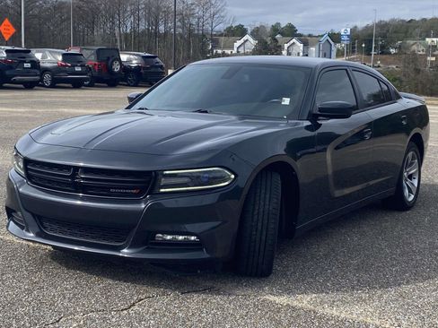 Used 2018 Dodge Charger SXT Plus image 3