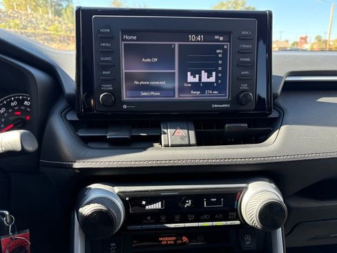 Used 2022 Toyota RAV4 LE image 21