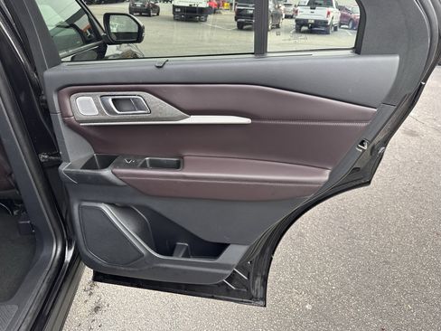 Used 2025 Ford Explorer Platinum image 15