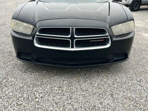 Used 2013 Dodge Charger SE image 2