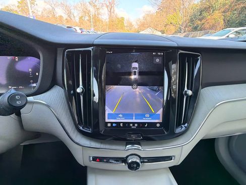 Certified 2023 Volvo XC60 B5 Plus image 33