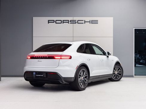 Certified 2026 Porsche Macan Electric RWD image 7