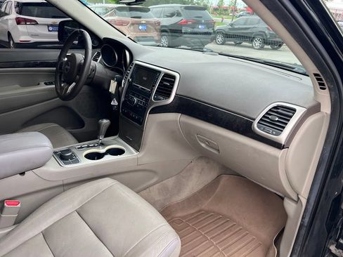 Used 2013 Jeep Grand Cherokee Laredo AWD/4WD image 25