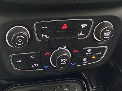 Used 2018 Jeep Compass Limited w/ Navigation Group image 25