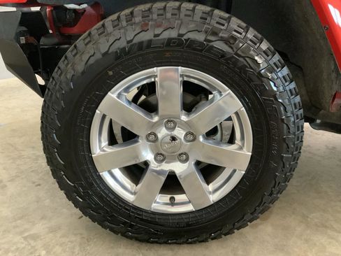 Used 2017 Jeep Wrangler Sahara w/ Connectivity Group AWD/4WD image 41