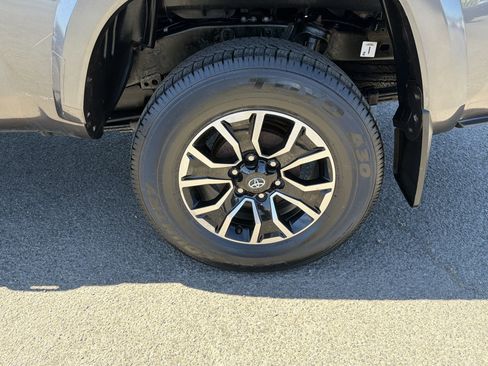 Used 2021 Toyota Tacoma TRD Sport AWD/4WD image 25