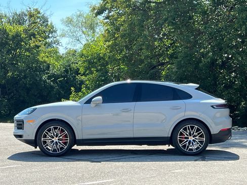 Certified 2024 Porsche Cayenne S AWD/4WD image 2