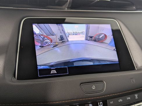 Used 2021 Cadillac XT4 Premium Luxury FWD image 21