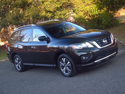 Used 2018 Nissan Pathfinder SV image 28