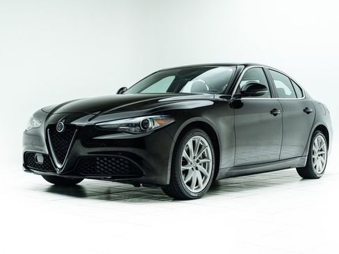 Used 2018 Alfa Romeo Giulia AWD image 8