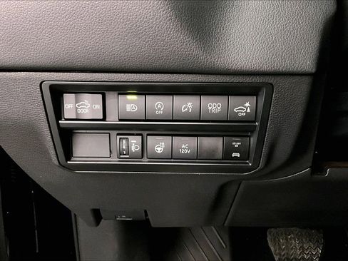 Used 2023 Toyota Tundra Limited AWD/4WD image 38