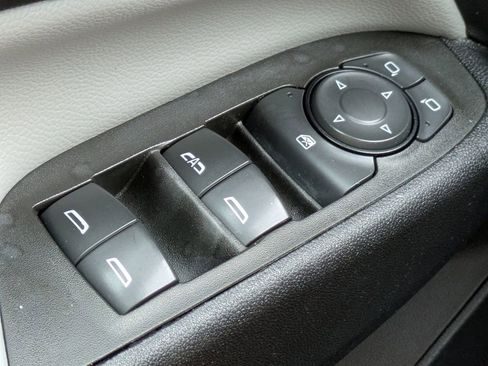 Used 2023 Chevrolet Equinox LS w/ Driver Confidence II Package FWD image 23