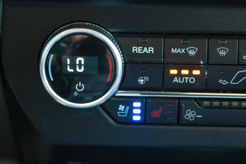 Used 2019 Ford Expedition Max XLT w/ Equipment Group 202A AWD/4WD image 25