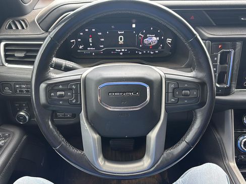 Used 2022 GMC Yukon Denali w/ Denali Ultimate Package AWD/4WD image 11