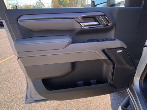 Used 2024 Chevrolet Silverado 2500 ZR2 w/ Technology Package image 10