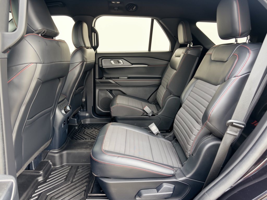 Used 2025 Ford Explorer ST-Line w/ Premium Package RWD image 25