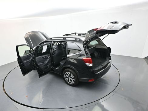 Used 2024 Subaru Forester Premium AWD/4WD image 41