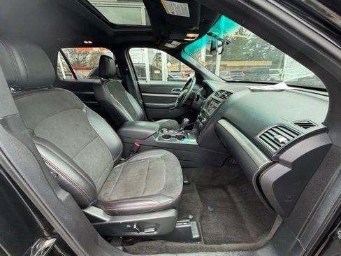 Used 2018 Ford Explorer XLT w/ Equipment Group 202A AWD/4WD image 10