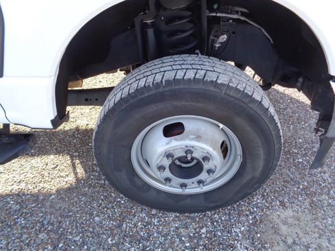 Used 2024 Ford F350 XL w/ XL Chrome Package image 21